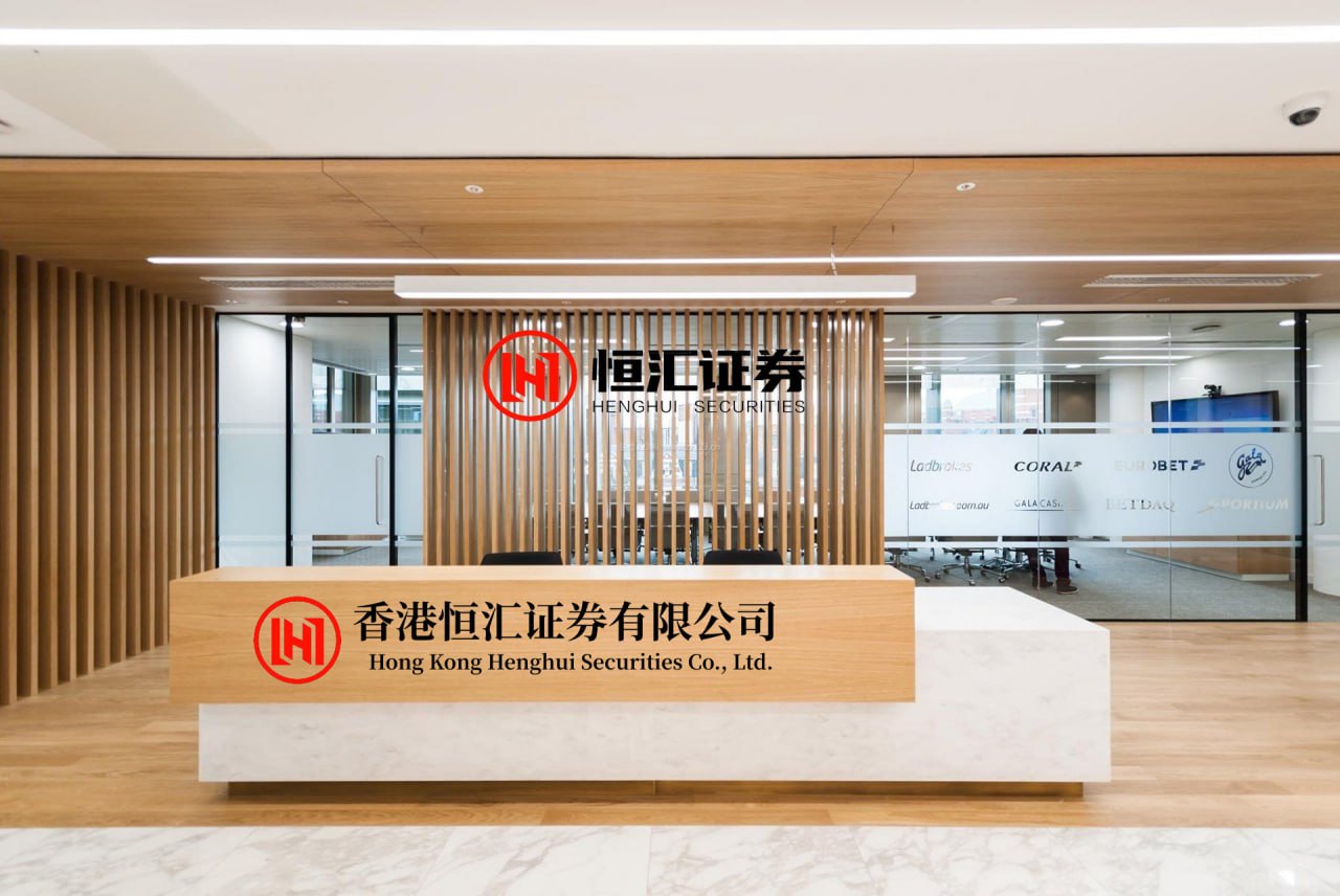 锦富优 五一假期首日迎客7万余人次，沈海高速梁金山服务区很畅通